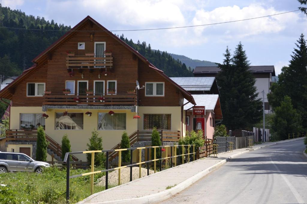 Miraj Hotell Azuga Exteriör bild